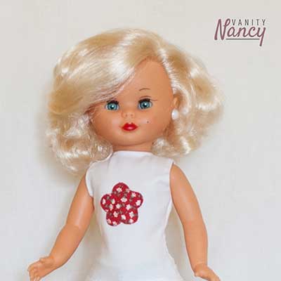 Nancy de Famosa con camiseta sin mangas