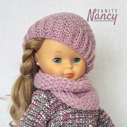 Muñeca Nancy con gorro y bufanda